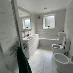 5 Bedroom Detached Family Casa vacanze *