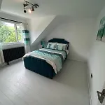 5 Bedroom Detached Family * Earby