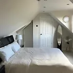 5 Bedroom Detached Family Earby