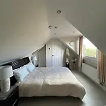 5 Bedroom Detached Family *