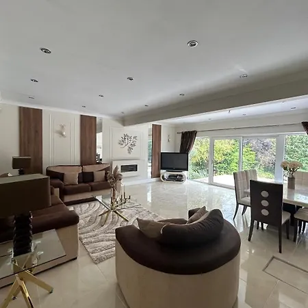 5 Bedroom Detached Family Casa vacanze