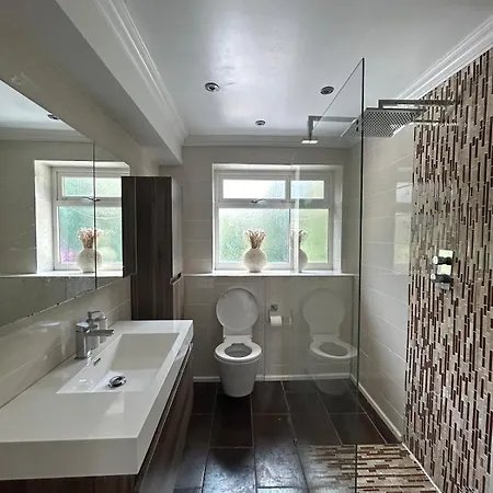 5 Bedroom Detached Family Nyaraló Earby
