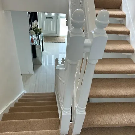 5 Bedroom Detached Family * Earby