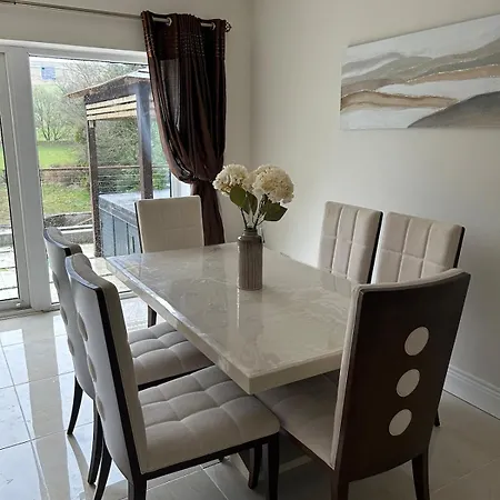 Semesterbostad 5 Bedroom Detached Family