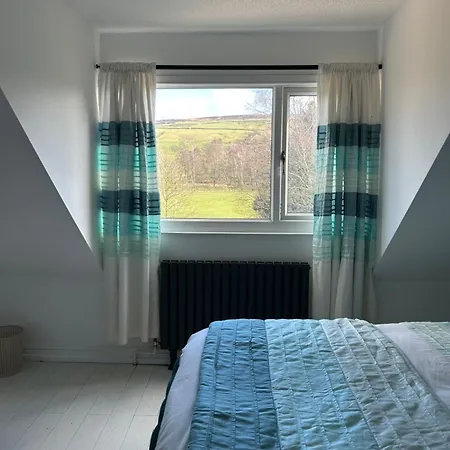 5 Bedroom Detached Family * Earby