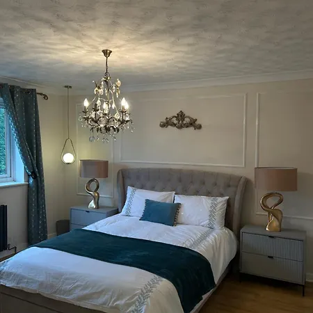 5 Bedroom Detached Family *