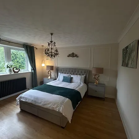 5 Bedroom Detached Family *