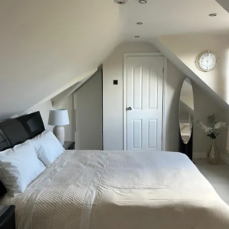 5 Bedroom Detached Family Earby