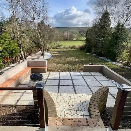 5 Bedroom Detached Family * Earby