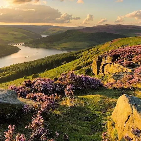 5 Bedroom Detached Family * Earby