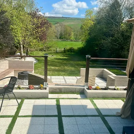 5 Bedroom Detached Family * Earby