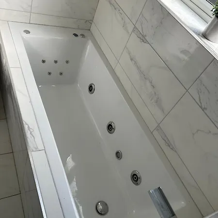 5 Bedroom Detached Family Semesterbostad Earby