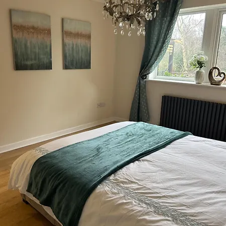 5 Bedroom Detached Family * Earby