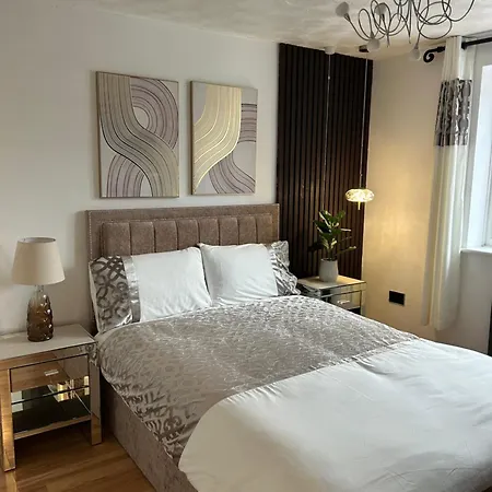 5 Bedroom Detached Family Earby