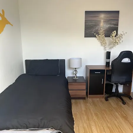 5 Bedroom Detached Family *