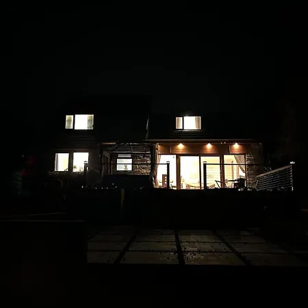 5 Bedroom Detached Family * Earby