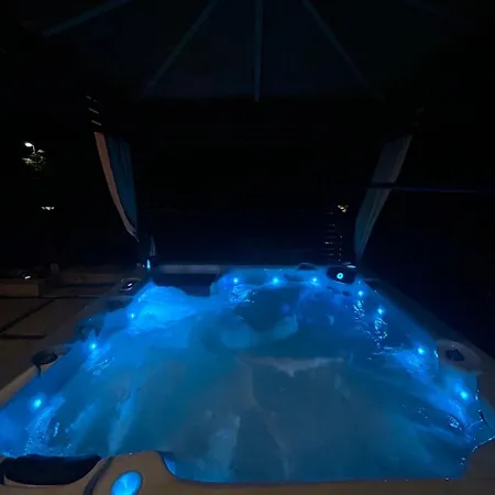 5 Bedroom Detached Family *